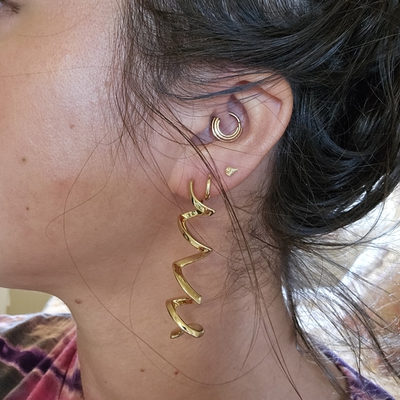 Vintage 14k Gold Zig Zag Spiral Earrings - Picture 11 of 11